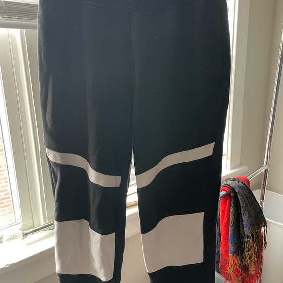 Miscellaneous sweats and leggings - Picture 3 of 7